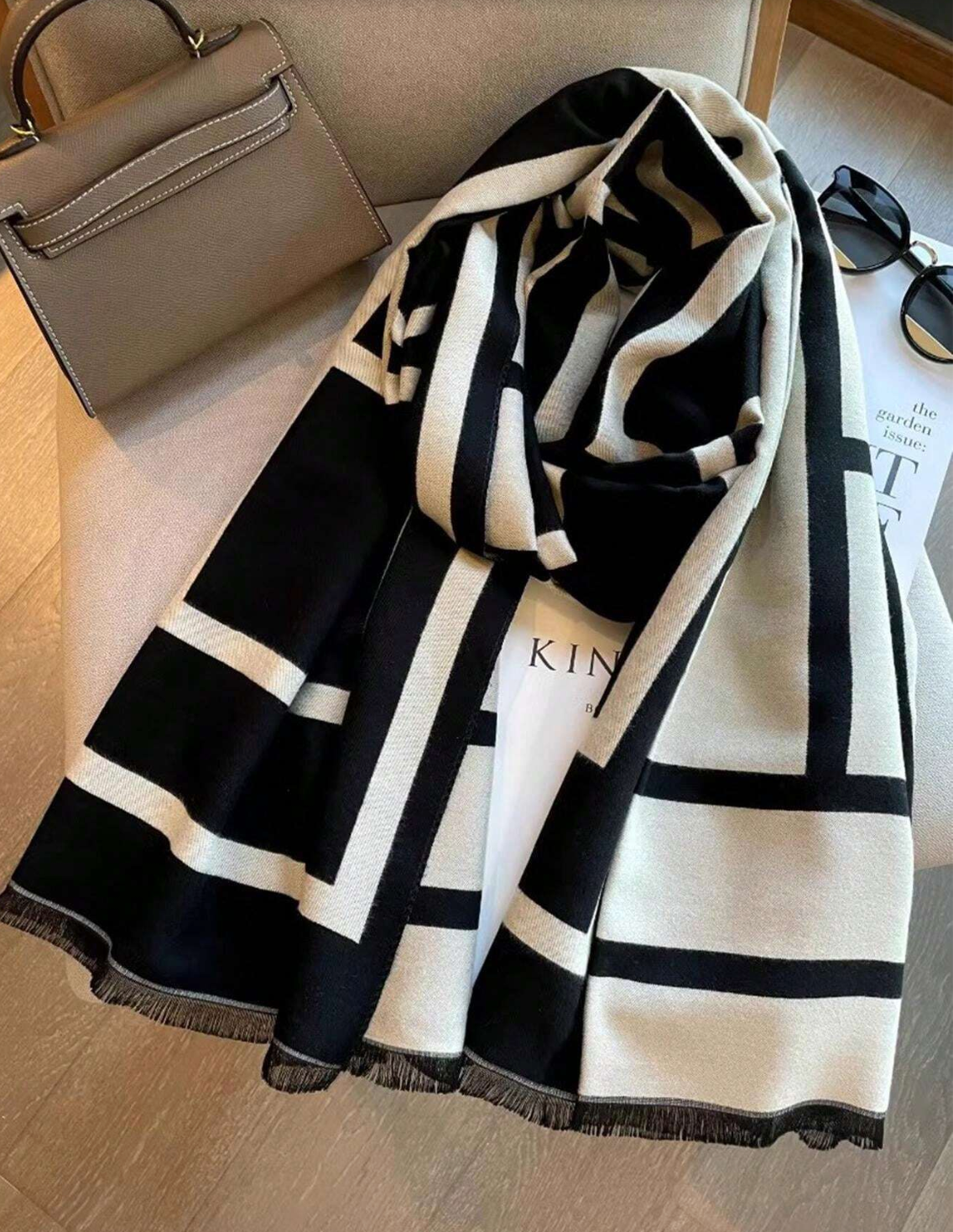 Alyssa - Écharpe Graphique Elégante