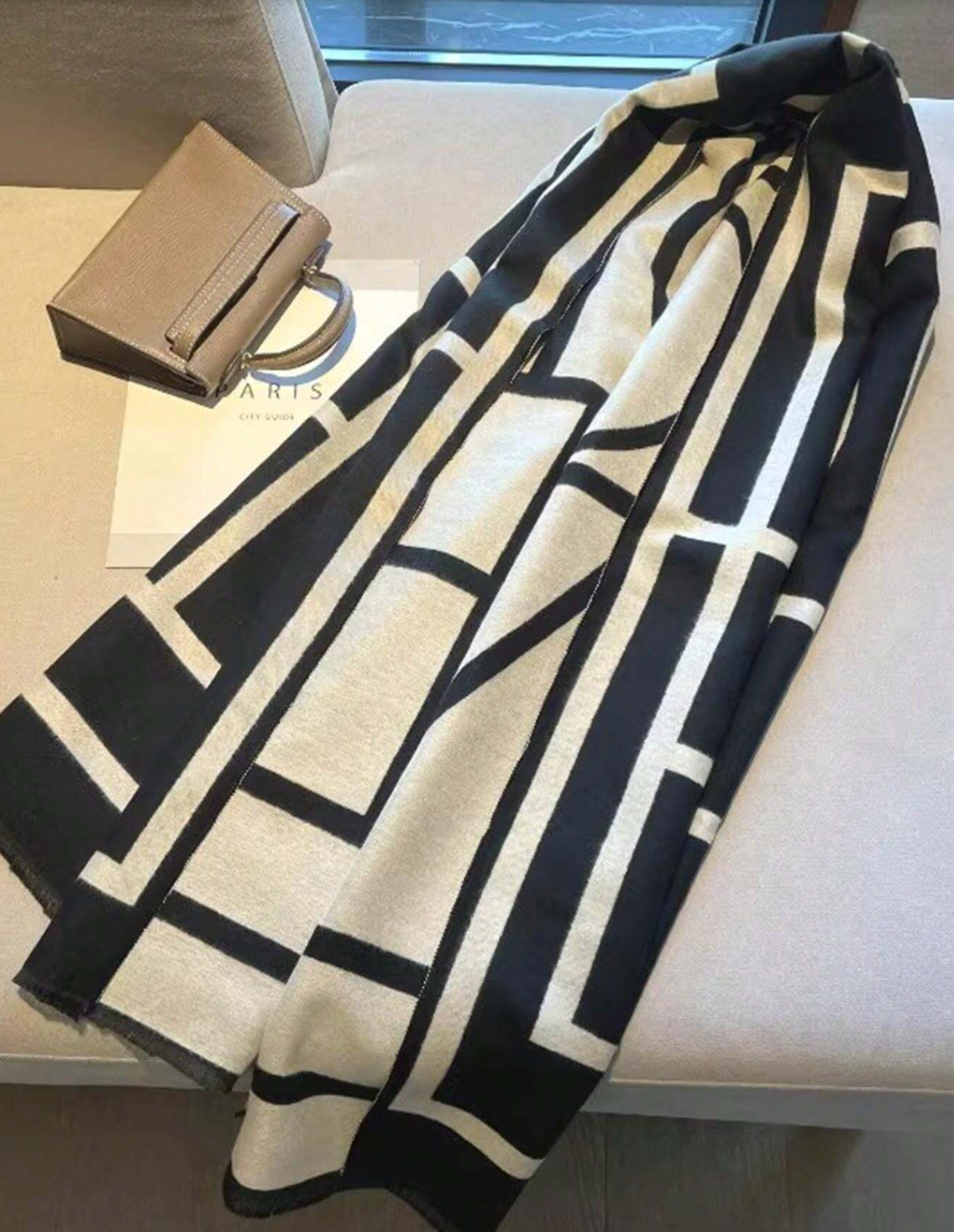 Alyssa - Écharpe Graphique Elégante